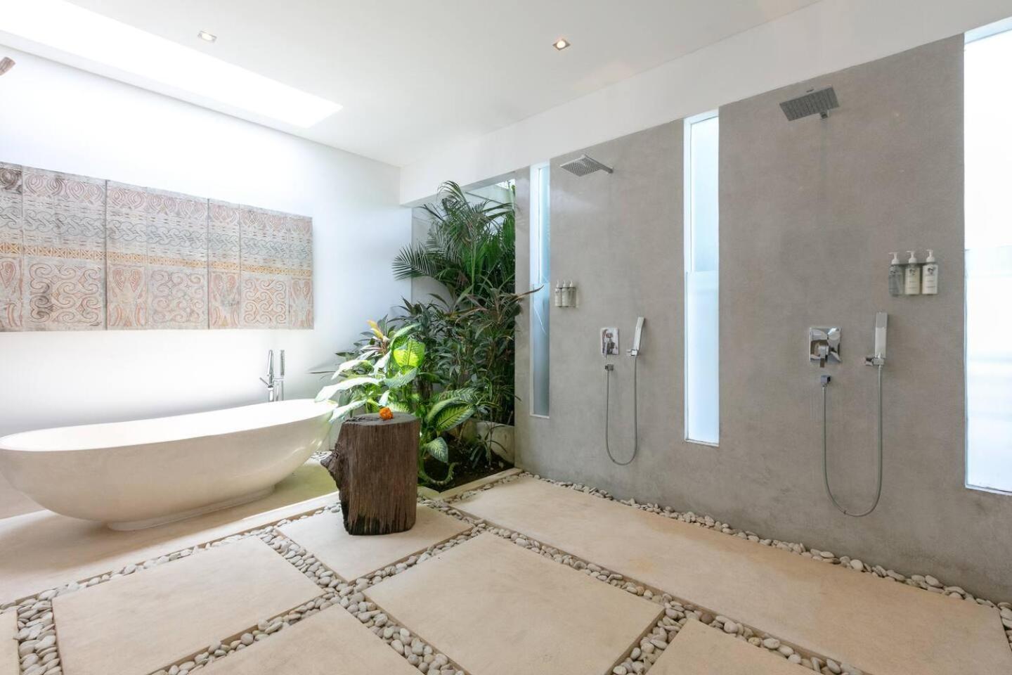 4 Bd Villa With Large Garden, Pool In Seminyak Luaran gambar
