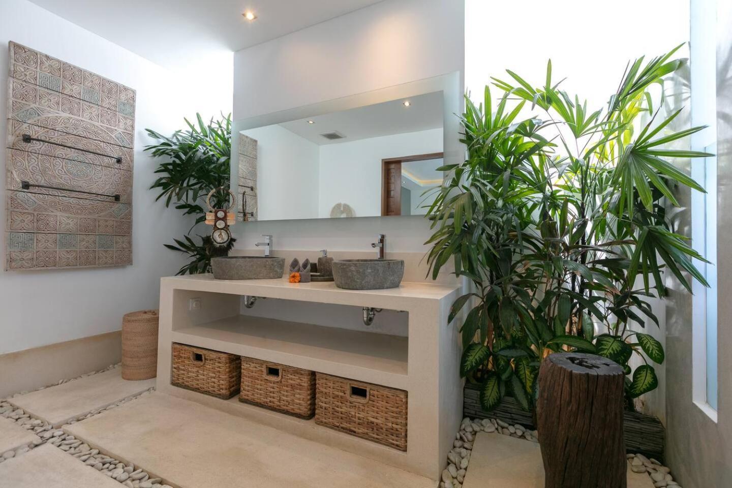 4 Bd Villa With Large Garden, Pool In Seminyak Luaran gambar