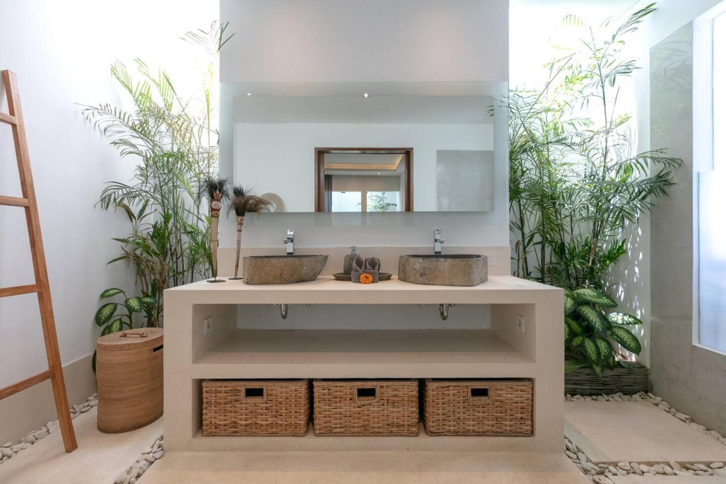 4 Bd Villa With Large Garden, Pool In Seminyak Luaran gambar