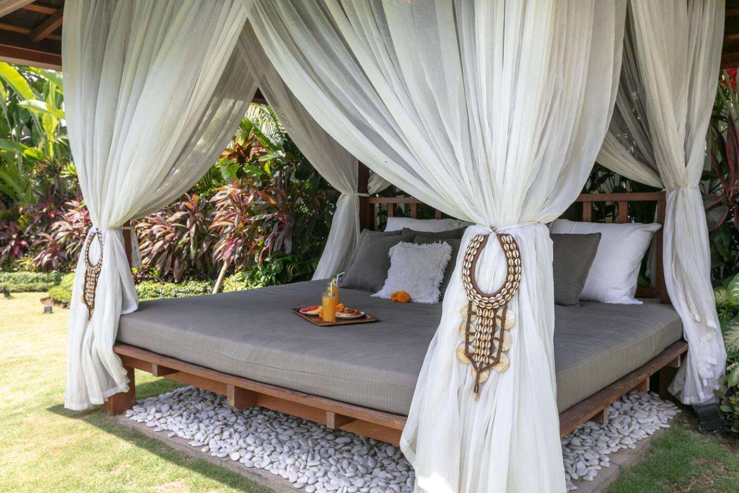 4 Bd Villa With Large Garden, Pool In Seminyak Luaran gambar